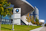 BMW Welt mit der BMW Konzernzentrale und dem BMW Museum im Hintergrund