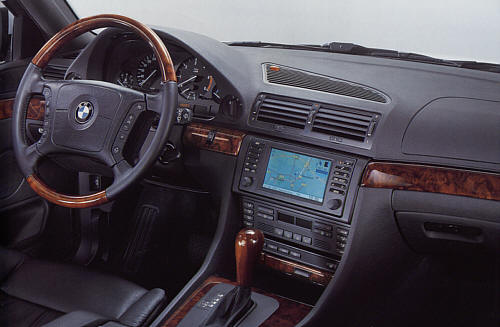BMW 7er, Modell E38 mit 16:9 Bildschirm