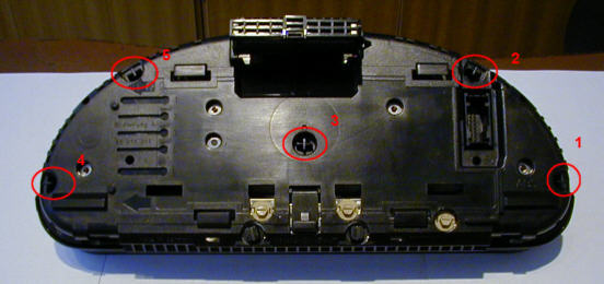 Tachoinstrumente des BMW 7er, E38 von hinten