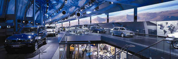 BMW Messe-Pavilion auf der IAA 2001 von innen