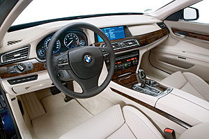 BMW 760Li (Modell F02), Cockpit