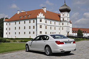 BMW 760Li (F02) am Schlo Hohenkammer