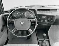 Cockpit des 3er-BMWs aus dem Jahr 1975