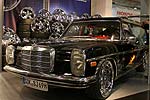 Mercedes W122 Leichenwagen auf groen Chrom-Felgen