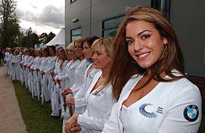 BMW Celebrity Challenge grid girls beim F1 Grand Prix in Australien