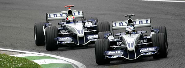 Nick Heidfeld vor Mark Webber beim F1-Rennen in Imola