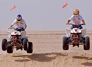 Mark Webber und Nick Heidfeld in Bahrein