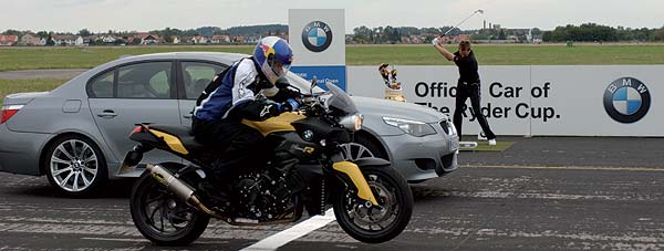Start der drei Kontrahenten: Golfprofi Ian Poulter, Rennfahrer Hans-Joachim Stuck im BMW M5 und Motorradprofi Chris Pfeiffer auf dem BMw Motorrad K 1200 R