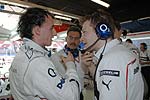 Robert Kubica mit seinen Ingenieuren und Mario Theisen