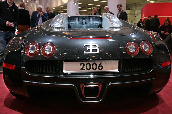 Bugatti Veyron, 1.16 Mio Euro teuer, über 400 km/h schnell, Techno Classica 2006