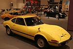 Opel Messestand mit einer Opel GT Ausstellung