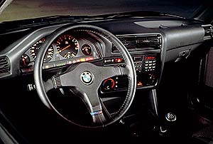 BMW M3 (Modell E30), Cockpit