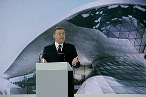 BMW Chef Dr. Norbert Reithofer beim Festakt zur Eröffnung der BMW Welt
