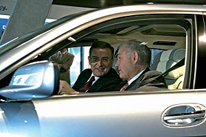 Norbert Reithofer mit dem bayerischen Ministerprsidenten Beckstein im Hydrogen 7 whrend beim Festakt zur BMW Welt Erffnung