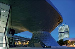 BMW Welt Doppelkegel Ansicht Ost und BMW Hochhaus