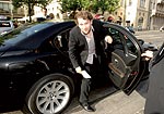 Preistr�ger Christian Ulmen nach der Veranstaltung mit seinem �Blauen Panther�