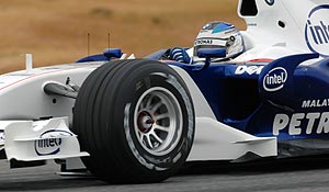 Nick Heidfeld beim Roll-Out des neuen BMW Sauber Formel 1 Wagens F1.07 in Valenzia