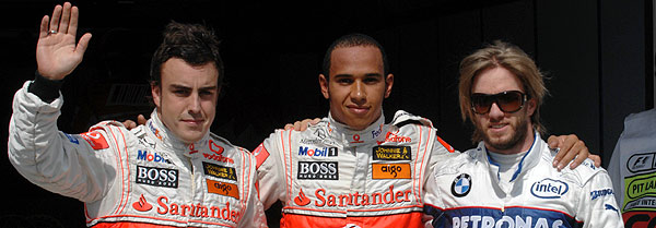 die ersten Drei des F1-Qualifyings in Ungarn: Weltmeister Fernando Alonso und Lewis Hamilton von McLarenMercedes und Nick Heidfeld von BMW Sauber