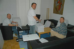 Drei Forumsmitglieder halfen dem Macher Christian Nordstrm beim Verpacken und Verschicken der Kalender