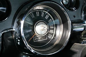 Tachometer in einem Ford Mustang