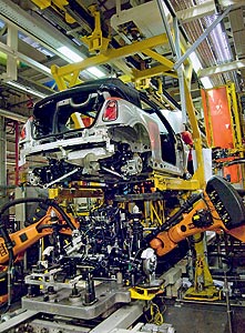 Traumhochzeit bei der Produktion des MINI Cabrio: Motor trifft Klassiker 
