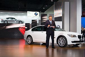 BMW Vorstandsvorsitzender Dr. Norbert Reithofer bei der BMW Presse-Konferenz auf dem Pariser Autosalon