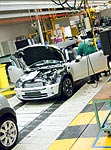 Planmiges Ende einer weltweiten Erfolgsgeschichte: Das letzte MINI Cabrio der ersten Generation in der Endmontage