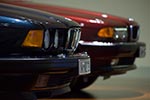 Frontansichten: der BMW 750i (E32, vorne) und BMW 730d (E38) 