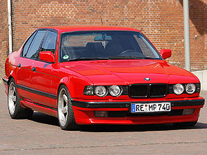 Leicht skurriler Business-Gleiter: Mario Eykings 740iA f�llt durch seine extrovertierte Farbe und das ab Auslieferung montierte AC-Schnitzer-Spoilerkleid auf