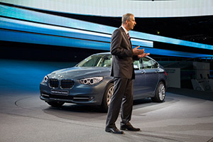 Dr. Klaus Draeger bei der BMW Pressekonferenz auf der IAA 2009.