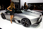 Cars & Girls, am Stand von Lamborghini