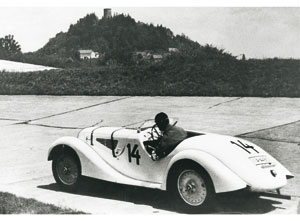 Ernst Henne auf BMW 328 gewinnt das Eifelrennen 1936Ernst Henne auf BMW 328 gewinnt das Eifelrennen 1936