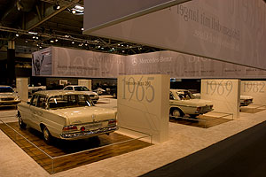 Mercedes E-Klasse Ausstellung auf der Techno Classica 2009 in Essen