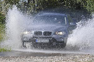 Testfahrten mit dem BMW X5 im Gelände, nahe des Testgeländes in Miramas