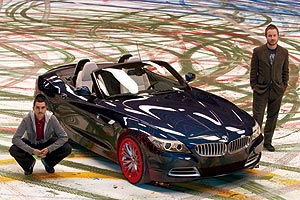 BMW Z4 - An Expression of Joy, Knster Robin Rhode (links), Regisseur Jake Scott 