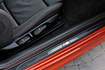 BMW 1er M Coupe, Einstiegsleiste mit M-Symbol