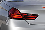 Rücklicht BMW 6er Cabrio (F12), mit eingeschaltetem Abblendlicht und Bremslicht