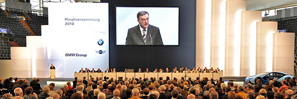 BMW Vorstandsvorsitzender Dr. Norbert Reithofer bei seiner Rede auf der BMW Hauptversammlung in der Münchner Olympia Halle