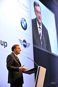 BMW Vorstandsvorsitzender Dr. Norbert Reithofer bei der BMW Hauptversammlung in der Münchner Olympiahalle
