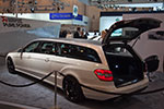 Binz zeigt in Essen zwei verlängerte Mercedes E-Klassen, Limousine und T-Modell.