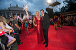 Rebecca Romijn mit Ehemann Jerry O'Connell auf dem Red Carpet des Life Balls 2010 in Wien