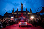 Umjubeltes Deb�t des Life Ball MINI von Kennth Cole auf dem Red Carpet vor dem Wiener Rathaus 