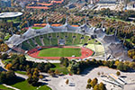 Blick auf das Münchner Olympiastadion vom Olympiaturm aus