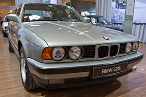 BMW 520i (Modell E34) auf dem BMW Messestand, Techno Classica 2010