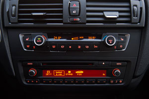 BMW 116i Mittelkonsole mit CD-Radio und Bordcomputer