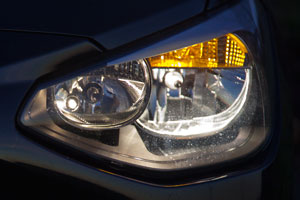 BMW 116i, Halogen-Scheinwerfer, ohne Standlichtringe, die es nur in Verbindung mit Xenonlicht gibt