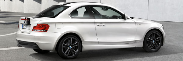 BMW 1er Coupé, Sportstreifen, 17 Zoll Doppelspeiche 178 schwarz, Seitenansicht