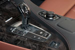 BMW 650i Cabrio (F12), Mittelkonsole mit iDrive Controller und Schalthebel