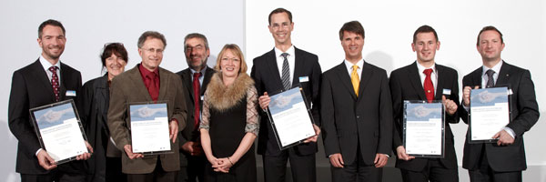 Trger der 'BMW Group Auszeichnung fr Gesellschaftliches Engagement ihrer Mitarbeiter' mit Personalvorstand Harald Krger