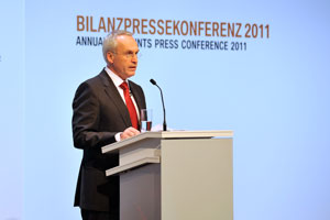 Dr. Friedrich Eichiner, Mitglied des Vorstands der BMW AG, Finanzen. BMW Group Bilanzpressekonferenz am 15. März 2011 in München